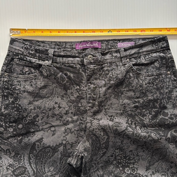 Gloria Vanderbilt Amanda Gray & Black Flowered Patterned Jeans. Women’s size 16W - Picture 5 of 13